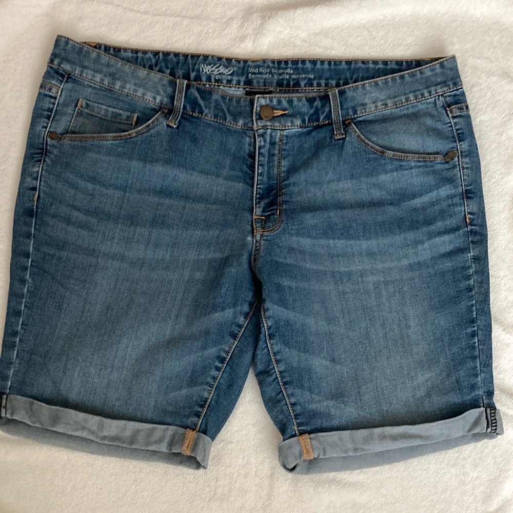 Women’s blue denim Bermuda shorts